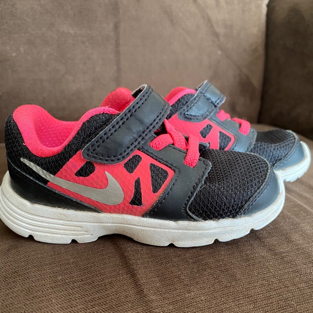 Nike girls shoes